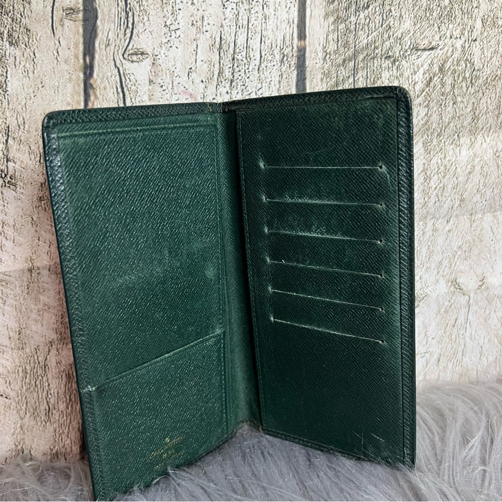 LOUIS VUITTON - taiga long wallet - Picture 7 of 11